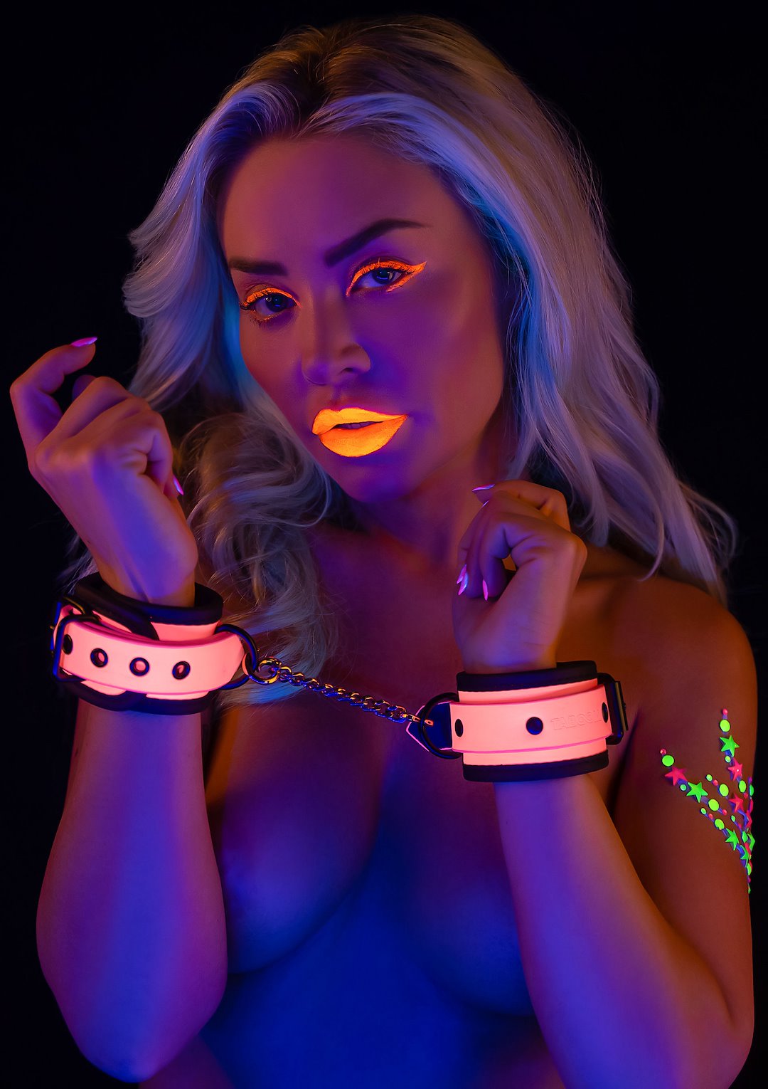 Taboom Glow In the Dark Wrist Cuffs — zdjęcie 2