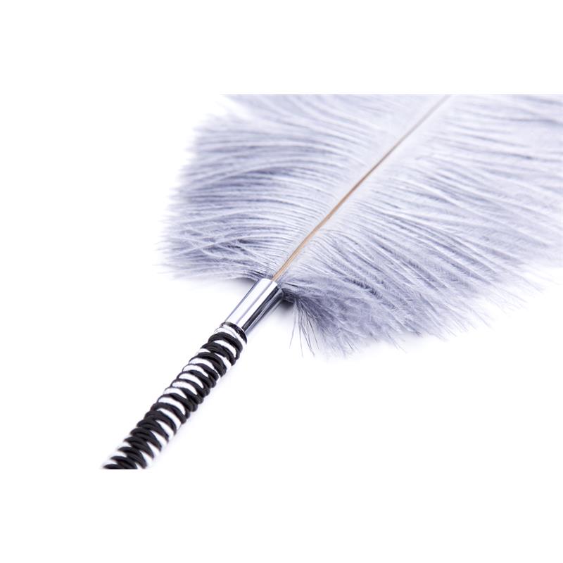 LATETOBED BDSM LINE - Feather Tickler with Wrapped 46 cm Black/White — zdjęcie 2