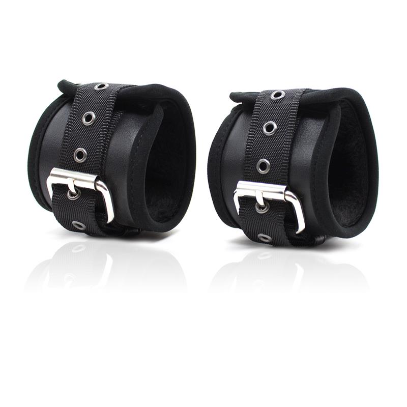 LATETOBED BDSM LINE - Leather Handcuffs with Big Hoops Black — zdjęcie 3
