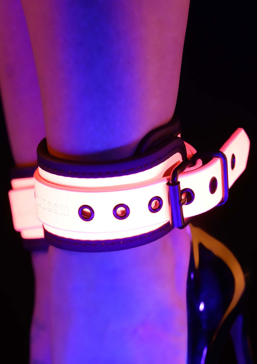 Taboom Glow In the Dark Ankle Cuffs — zdjęcie 3