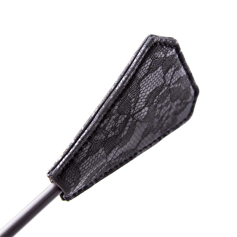 LATETOBED BDSM LINE - Feather Tickler and Paddle with Lace 2 in 1 56 cm Black — zdjęcie 2