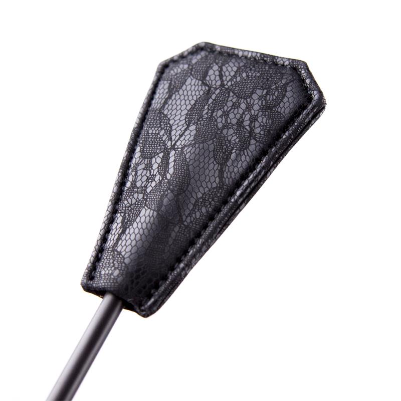 LATETOBED BDSM LINE - Feather Tickler and Paddle with Lace 2 in 1 56 cm Black — zdjęcie 4